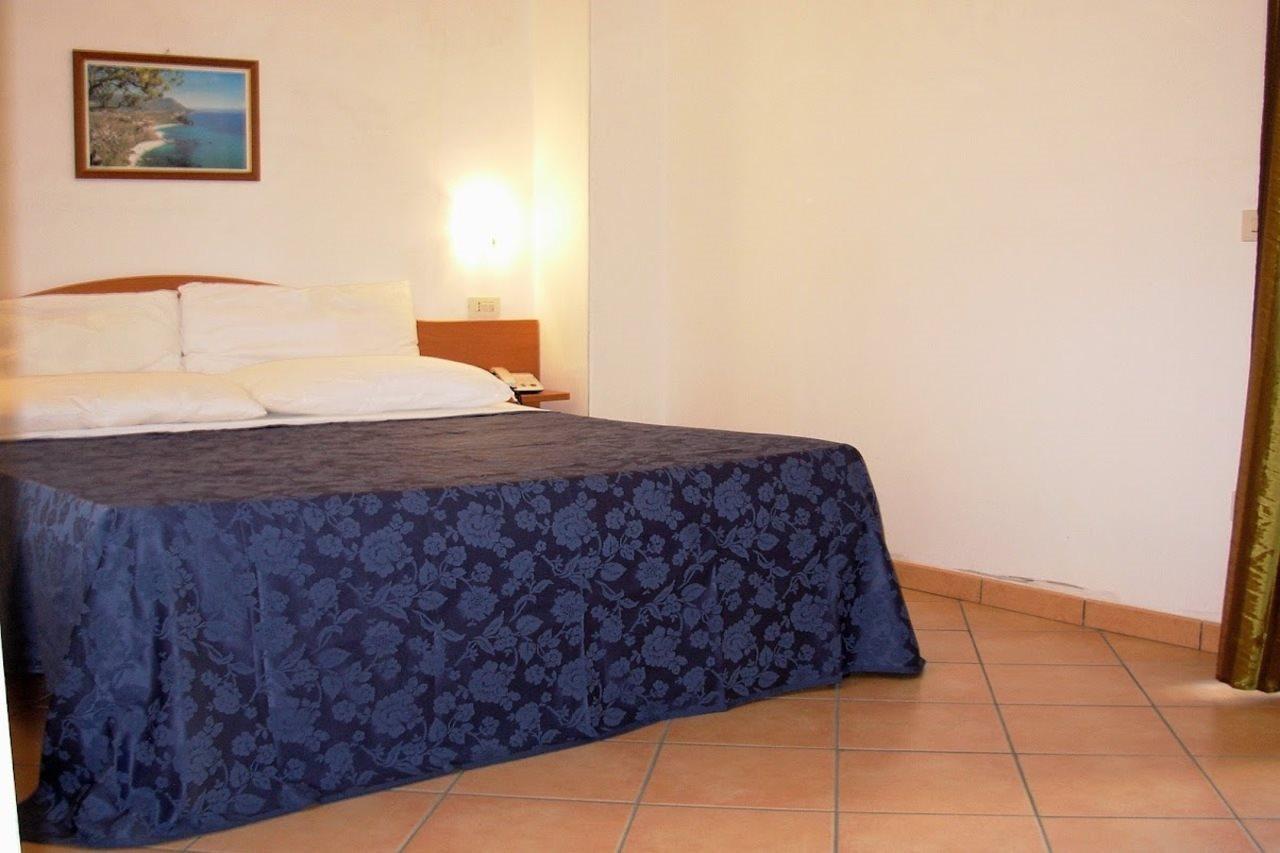 Residence Hotel La Taverna Capo Vaticano Extérieur photo