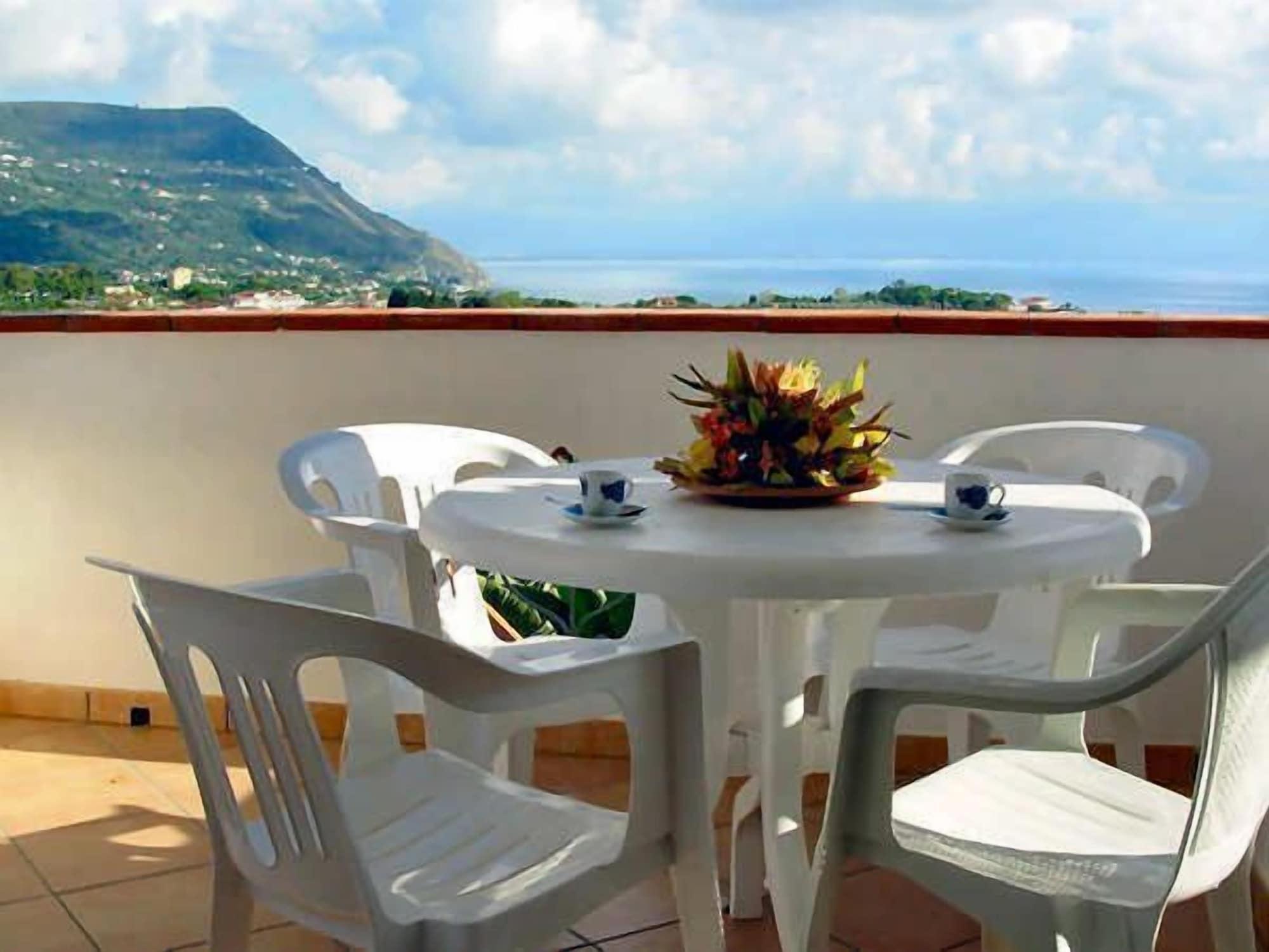Residence Hotel La Taverna Capo Vaticano Extérieur photo
