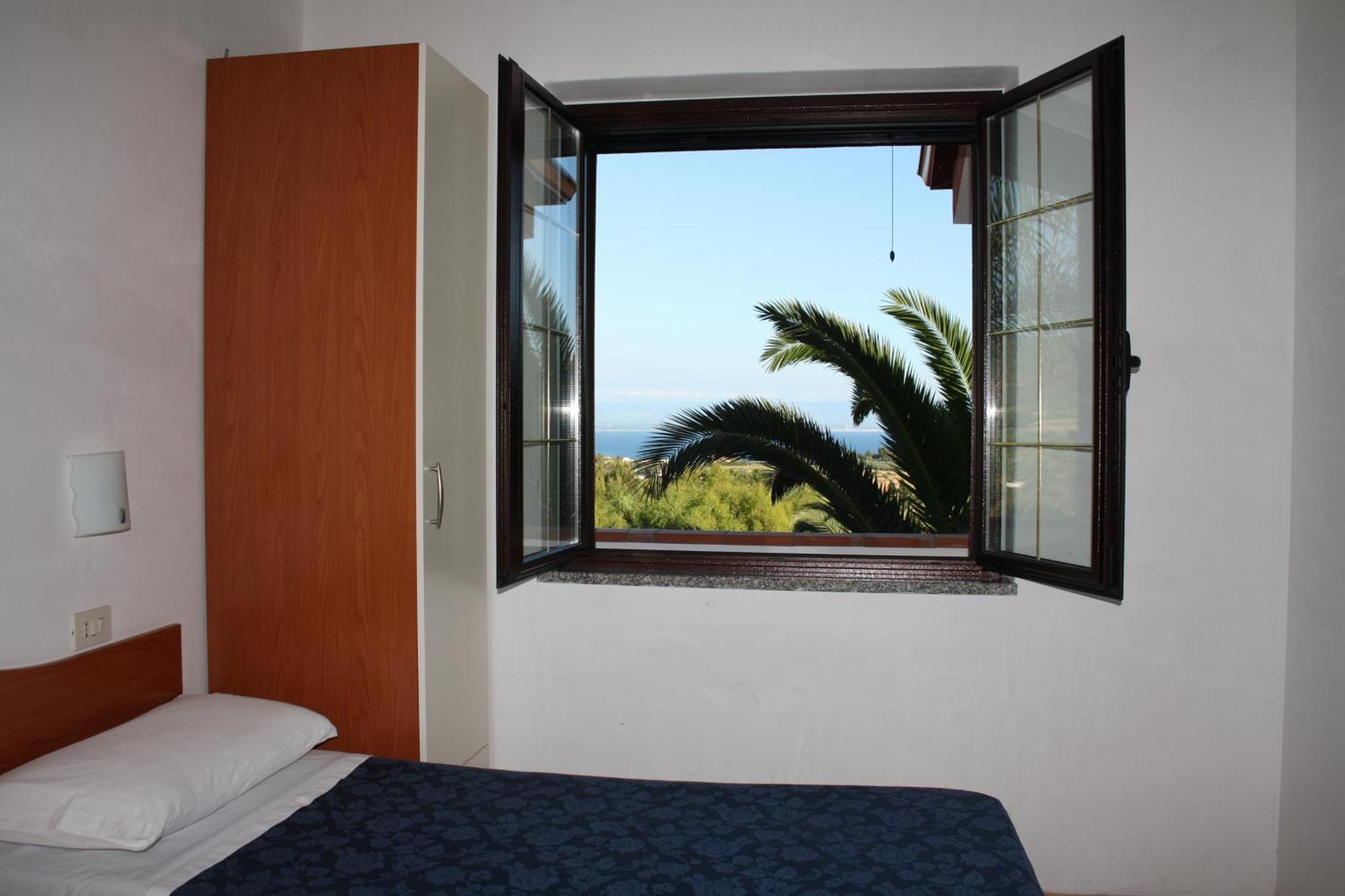 Residence Hotel La Taverna Capo Vaticano Chambre photo