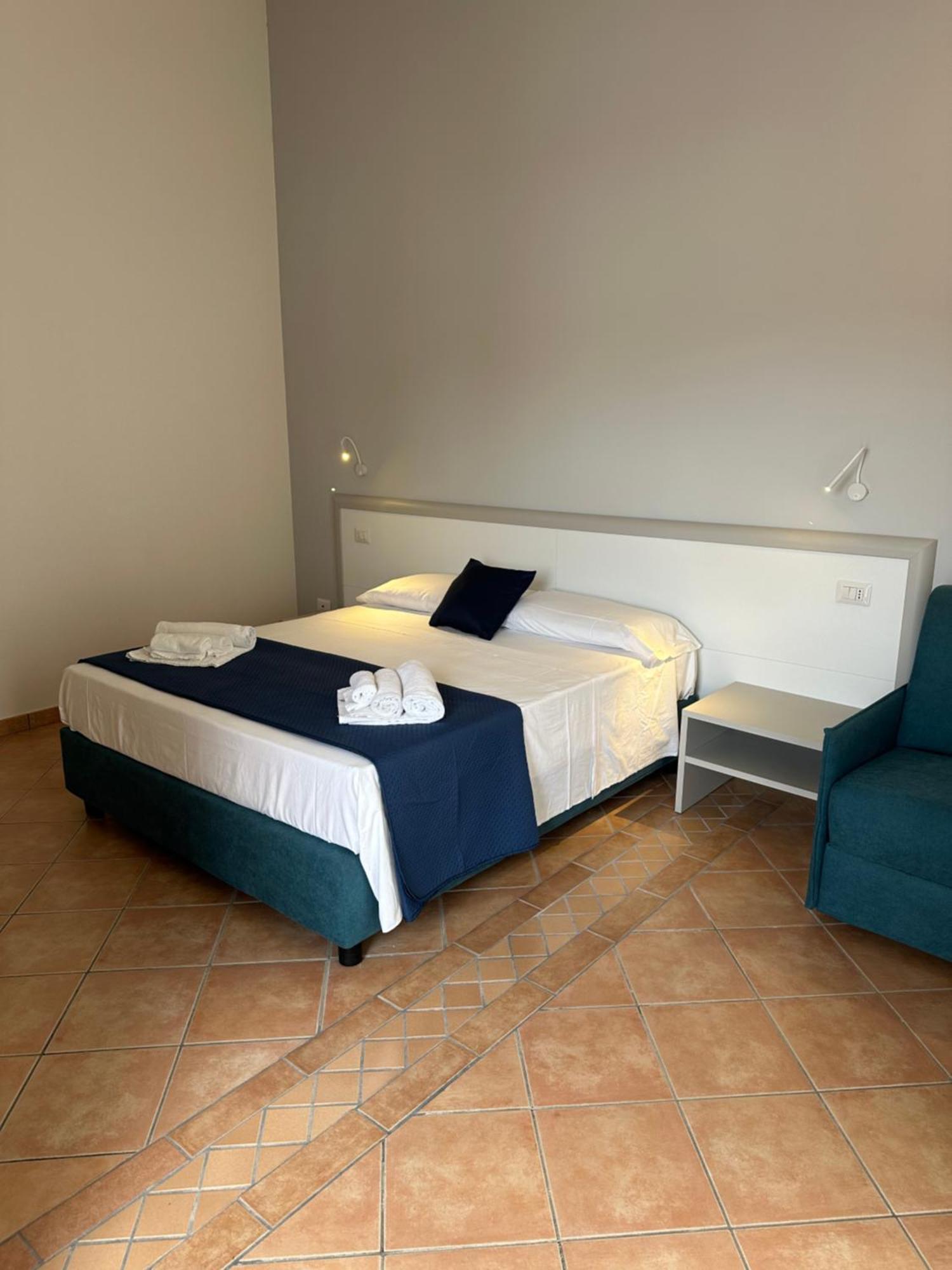 Residence Hotel La Taverna Capo Vaticano Extérieur photo