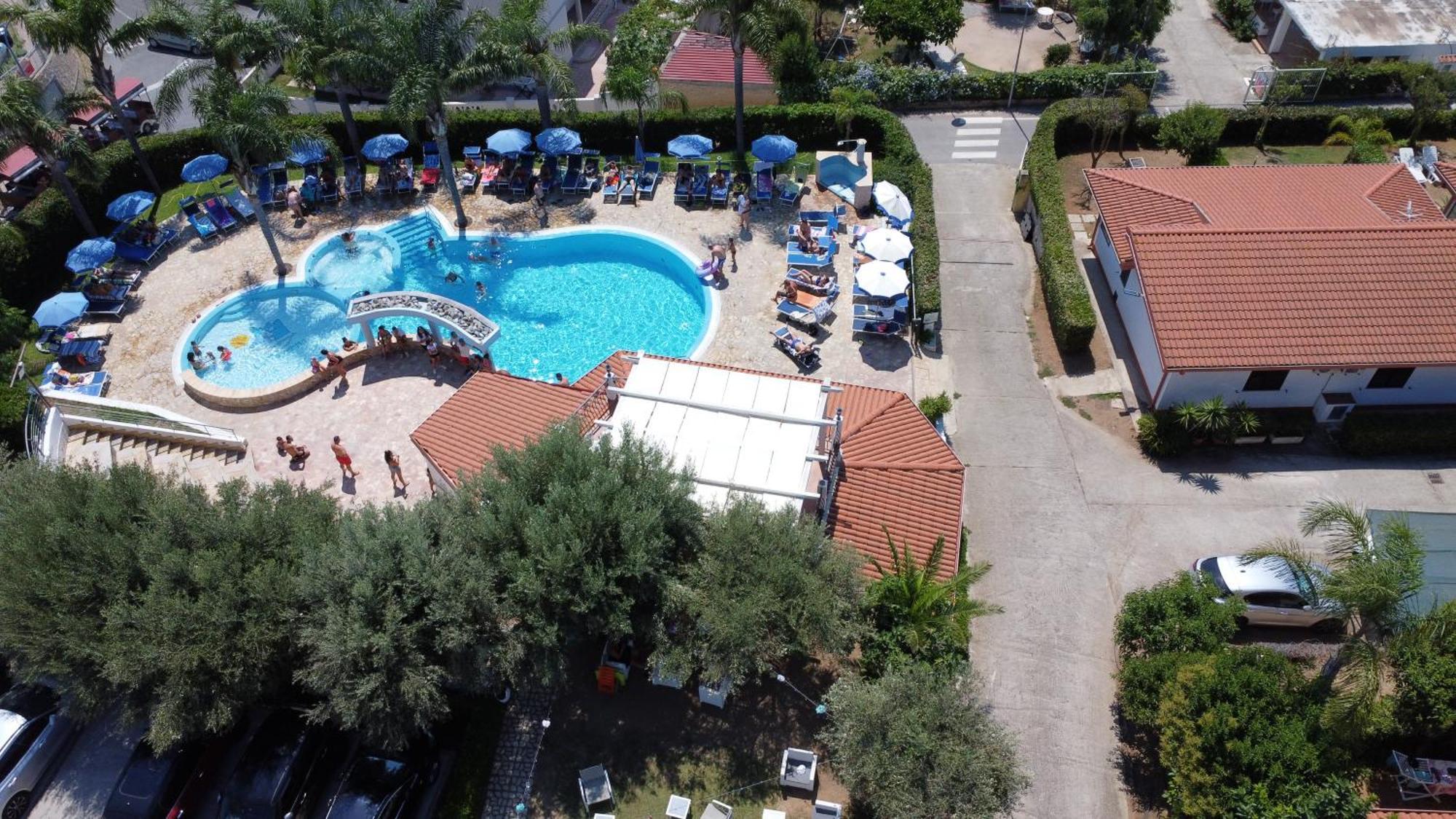 Residence Hotel La Taverna Capo Vaticano Extérieur photo