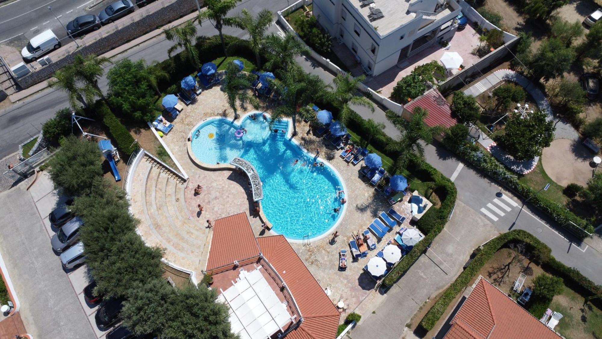 Residence Hotel La Taverna Capo Vaticano Extérieur photo